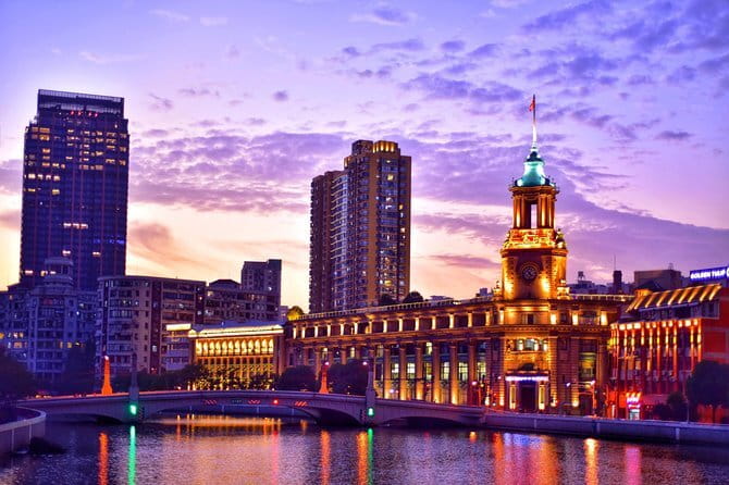 2.5-Hour Private Shanghai Bund Walking Tour including Local Dumpling Tasting - Getting to the Bund: the “easy start” that matters