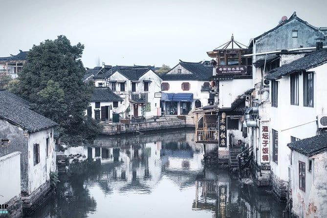 2.5-Hour Private Shanghai Bund Walking Tour including Local Dumpling Tasting - Practical value check: is $62 a good deal here?