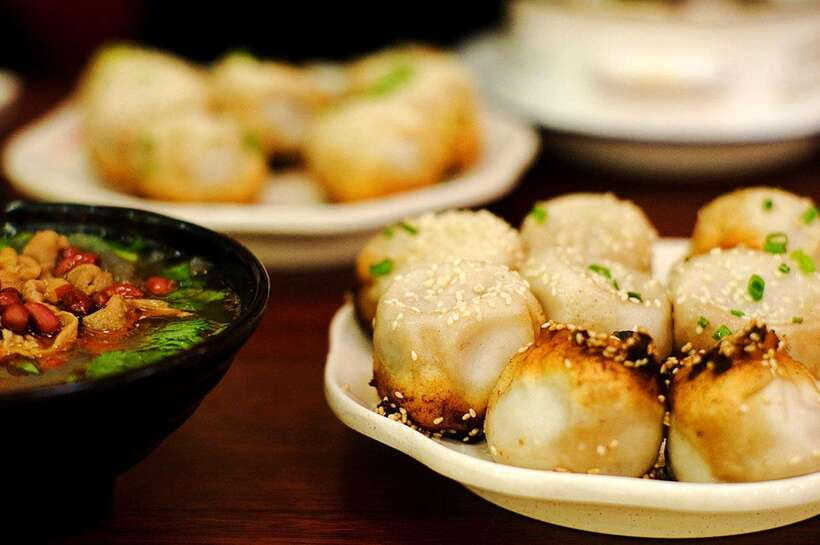 3-Hour Shanghai Street Food Tasting & Old Town Private Tour - Street Food Time: From Soup Dumplings to Pancake