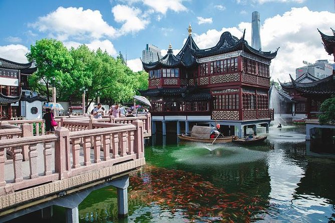 3-Hour Shanghai Yu Garden &Old Town Private Tour with Tea Tasting - Yuyuan Old Street: the quick photo-and-snack window