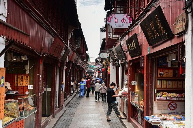 4-Hour Qibao Ancient Water Town Private Tour with Metro Experience - Temple and Pagoda Time: Cultural Context Without the Lecture