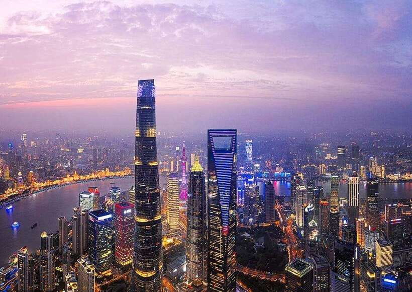 4-Hour Shanghai City Private Tour by German-Speaking Guide - Old Town Bazaar and the Qing-era streets: tea house vibes and the nine lucky bridge