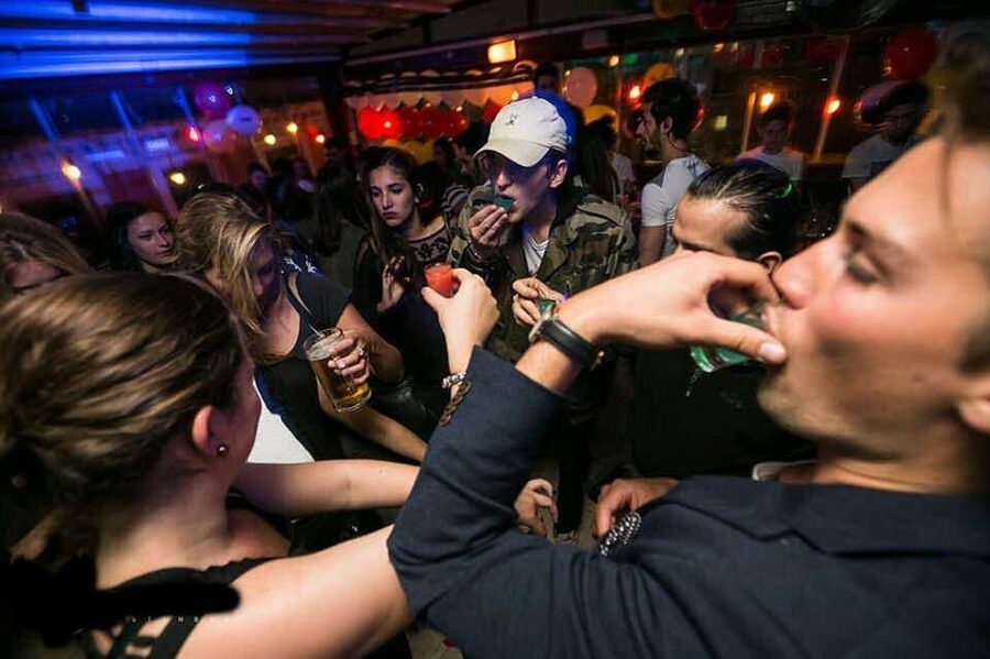 4-Hour Shanghai Pub Crawl (bars & nightclub hopping) - The Real Itinerary Flow (and what it feels like)