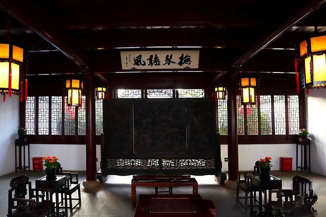 All-inclusive Half-day Private Tour To Zhujiajiao Water Town - The guided walk: traditional architecture, lanes, and Tao temple moments