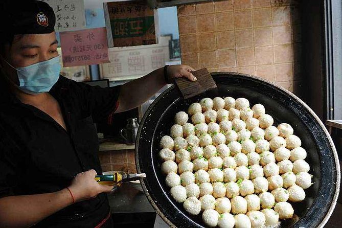 Authentic Local Food Tour in Central Shanghai - Stop 3: People’s Square and a Full Plate of Shanghainese Favorites