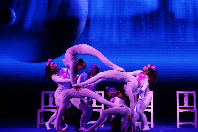 China Acrobatics Show and Shanghai Evening Tour - Acrobatics at 6:00 pm: why this order makes sense
