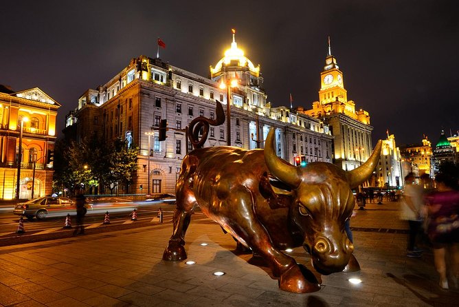 Evening Thai Dinner and Huangpu River Cruise in Shanghai - VIP Huangpu River cruise: the skyline from the waterline
