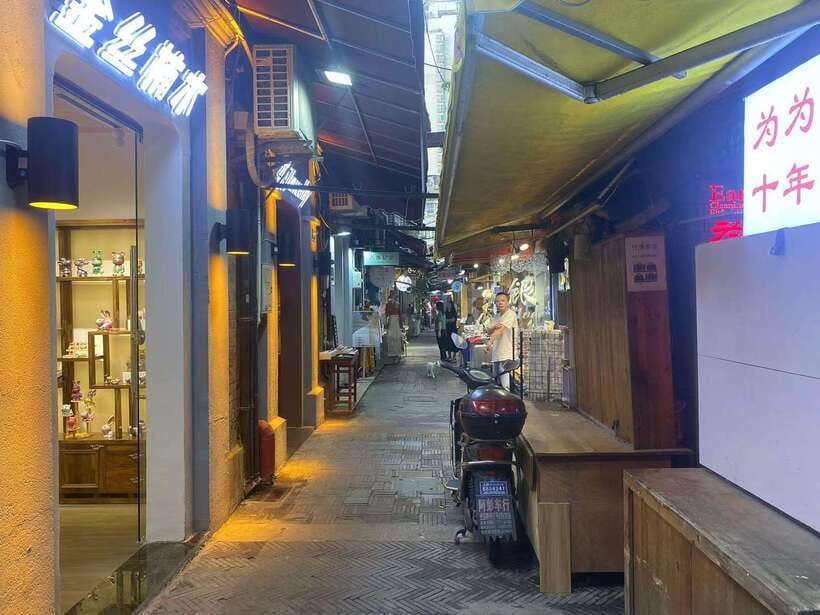 Explore Shanghai's Old Town & Suzhou River by Bike - Bike comfort and what to bring (so you enjoy the ride)