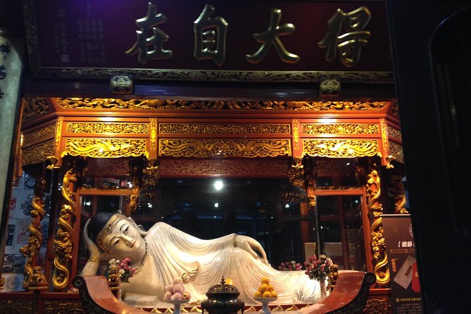 Full-Day Private Guided Tour of Shanghai - Jade Buddha Temple: a spiritual stop that also helps you understand the city
