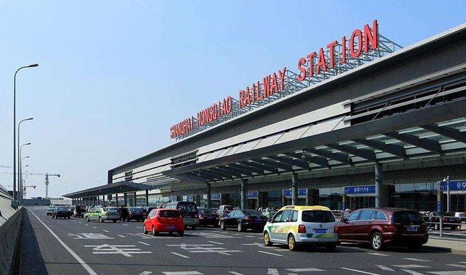 Private Arrival Transfer from Hongqiao Railway Station to Shanghai City - What the Ride Feels Like in Real Life
