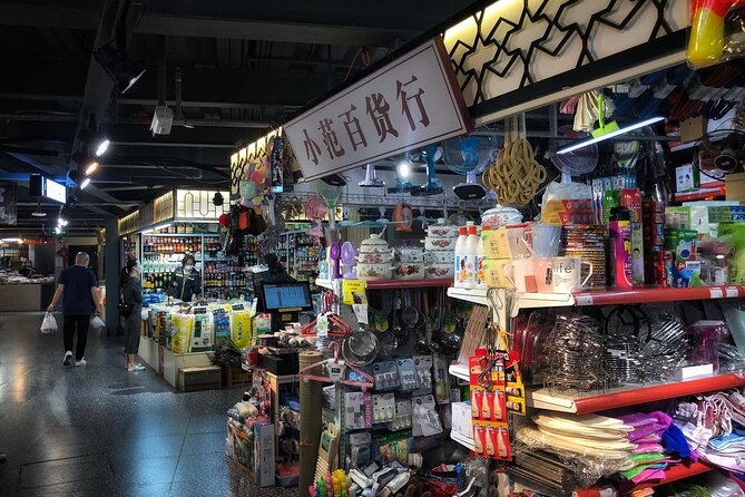 Private Day Tour: Zhujiajiao Water Town with Shanghai Local Shopping Outing - Hongqiao Pearl Market: Jewelry-Led Shopping With Small Vendor Floors