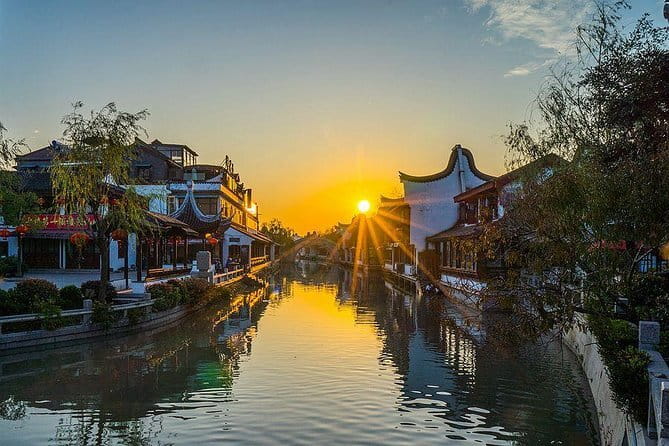 Private Guide Service - Lujiazui: modern Shanghai’s skyline, shopping area energy, and tower views