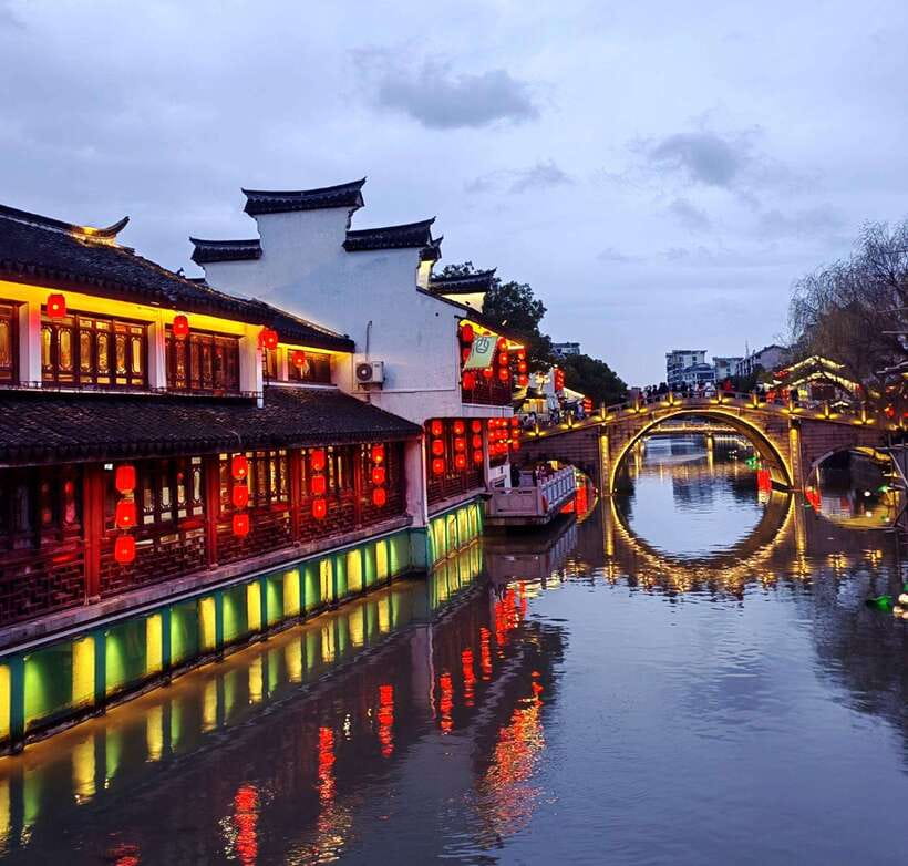 Private Half -Day Tour to Qibao Ancient Water Town - Qibao Water Town in Four Hours: A Realistic Time Capsule