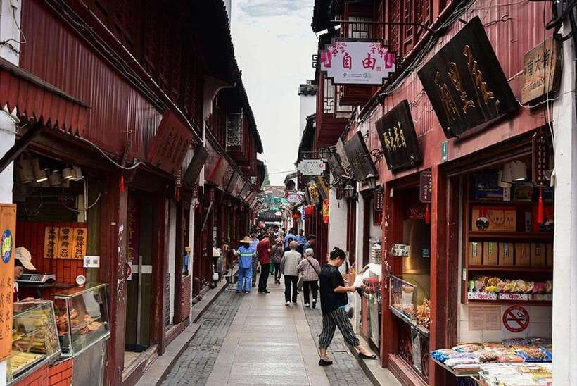 Private Half -Day Tour to Qibao Ancient Water Town - Walking the Old Alleys and Bell Towers for Good Luck