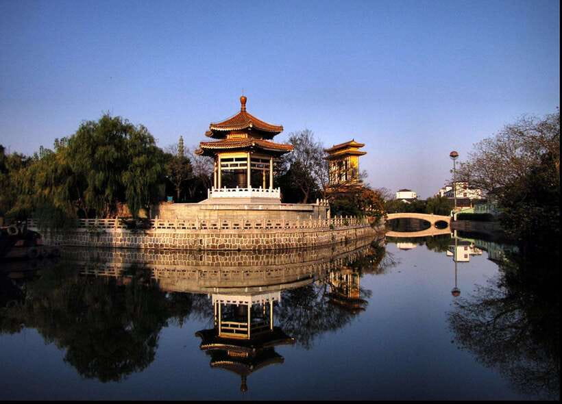 Private Half -Day Tour to Qibao Ancient Water Town - Inside the Thousand-Year-Old Qibao Ancient Temple