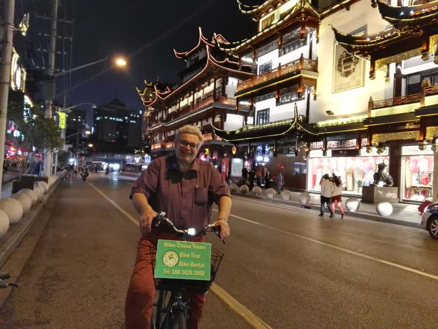 Shanghai: 4-Hour Nightlife Adventure & Tasting Bike Tour - The famous jazz bar stop on The Bund