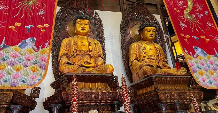 Shanghai: 8-Hour Guided Tour of Old and New City Highlights - Jade Buddha Temple: Seeing Faith in Action (Not Just a Statue)
