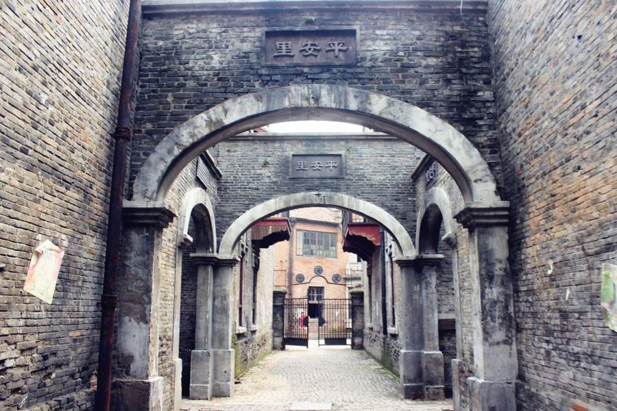 Shanghai: All-Inclusive Private Sightseeing Tour - Lunch at a local restaurant: included, and sometimes tailored