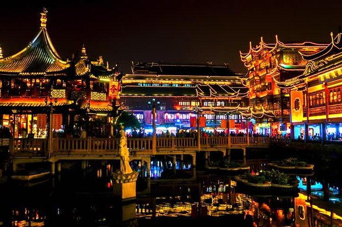 Shanghai Evening Tour: Huangpu River Cruise and Street Food - Huangpu River cruise: the one-hour skyline payoff