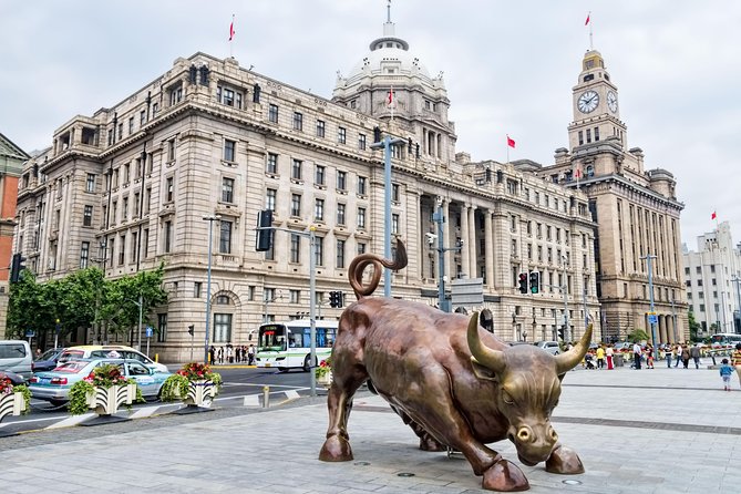 Shanghai Evening Tour: Huangpu River Cruise and Street Food - Private car and VIP upgrades: what you’re really paying for