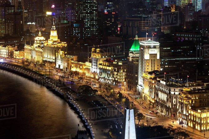 Shanghai Evening Tour: Huangpu River Cruise and Street Food - The guide factor: English support and local context