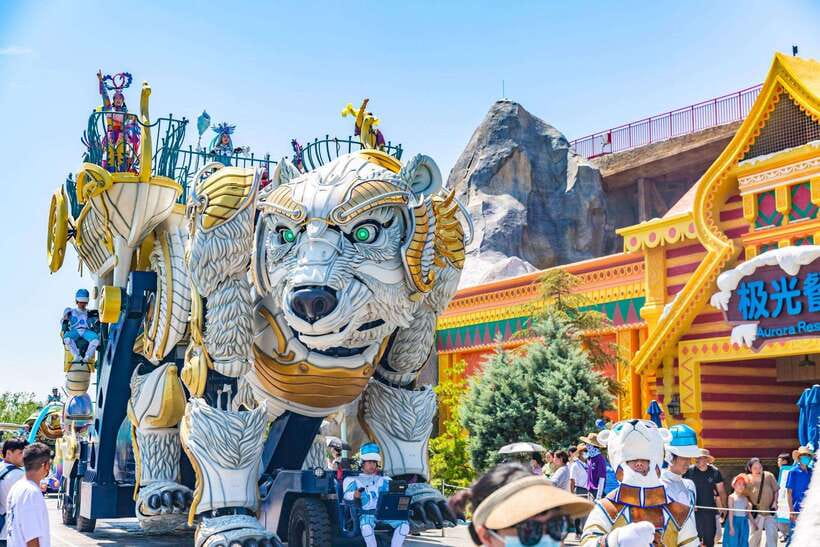 Shanghai: Haichang Ocean Park Adult Ticket - The Animal Experience: 30,000+ Creatures and the Antarctic Penguin Pavilion