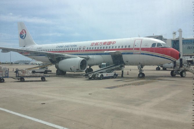 Shanghai Hongqiao Airport Private Departure Transfer in English Services - English Support at the Airport: From Drop-Off to Getting You Through