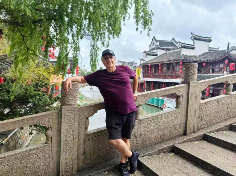 Shanghai Must-See and Foodie Test Bike Tour( Day & Night) - Rolling toward the Bund: why a bike makes the skyline easier