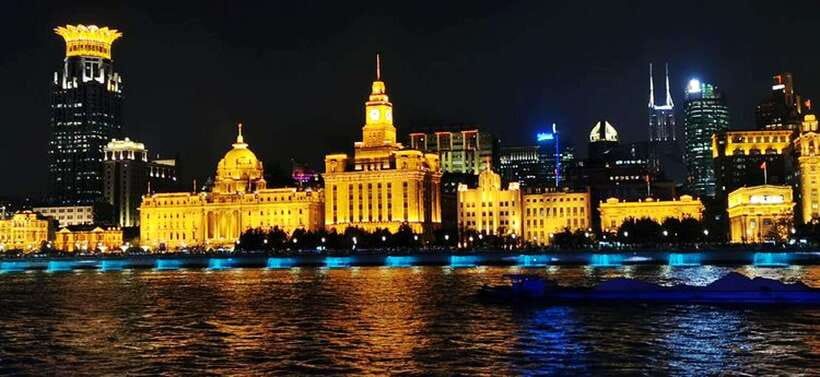 Shanghai Night River Cruise VIP Seat with Authentic Dinner - The Huangpu Cruise: Bund Glow Meets Pudong Power