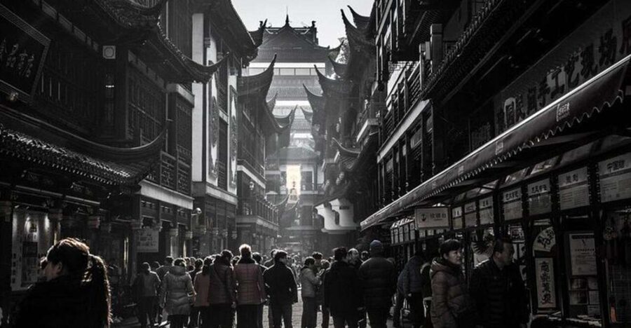Shanghai : Old Town Private Walking Tour - Yuyuan Old Street: real street life, not just a photo route