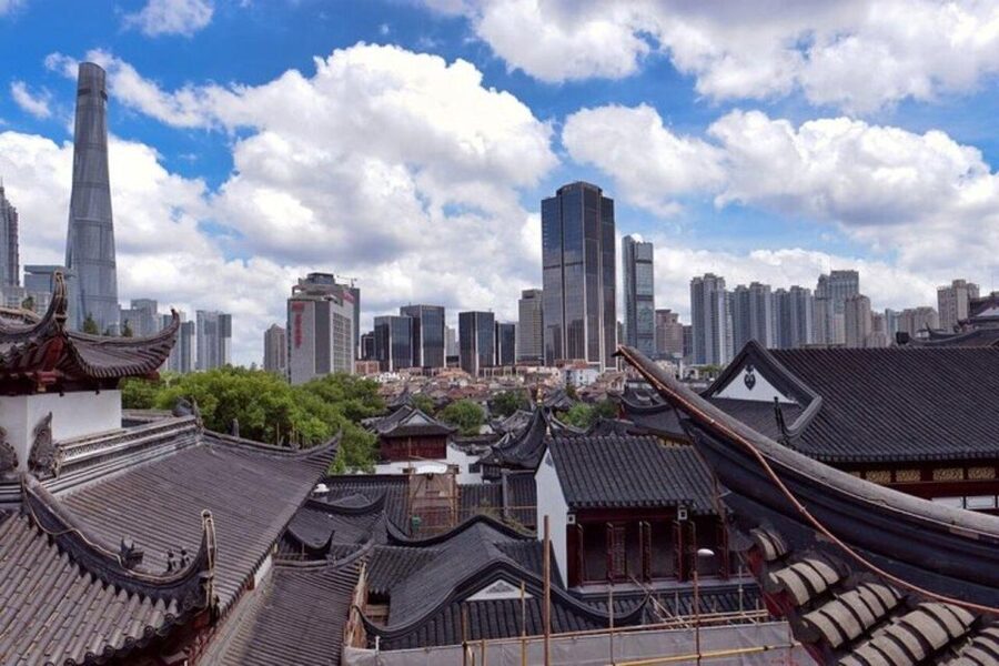 Shanghai : Old Town Private Walking Tour - Shanghai Old Street and the transition toward the river