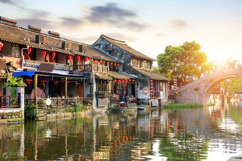 Shanghai: Private Shanghai & Zhujiajiao Tour with Lunch - Yuyuan Garden or Jade Buddha Temple: choose your style of Shanghai culture