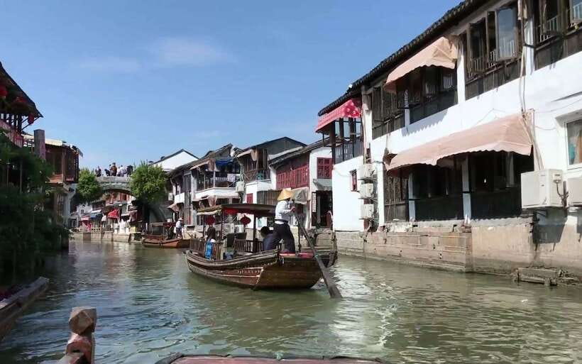 Shanghai: Private Shanghai & Zhujiajiao Tour with Lunch - Small extras that can make or break a day: rain, raincoats, photos, and flexibility