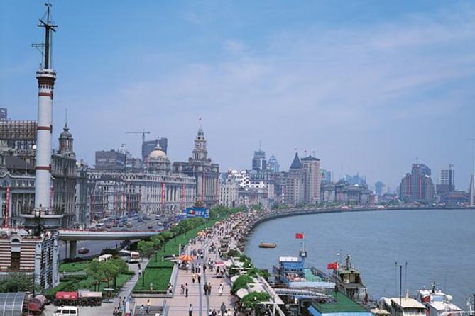Shanghai Pudong Airport Private One-Way or Round-Way Transfer in English Service - Meet-and-Greet at Pudong: From Baggage Claim to the Car