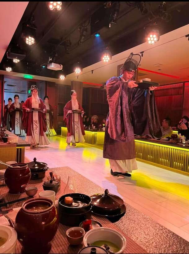 Shanghai: Royal Banquet with Chinese Cultural Performance - Entering the palace hall: what the experience really feels like