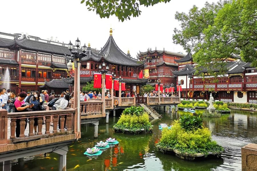 Shanghai: Yu Garden and City God Temple Walking Tour - The Old Street walk: shops, crafts, and how bargaining works