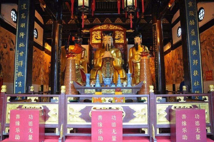 Shanghai: Yu Garden and City God Temple Walking Tour - City God Temple: Taoism in practice, not just architecture