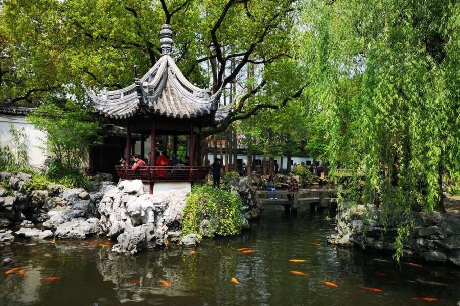 Shanghai: Yu Garden and City God Temple Walking Tour - Optional soup dumplings (Xiaolongbao): learn what makes a great one