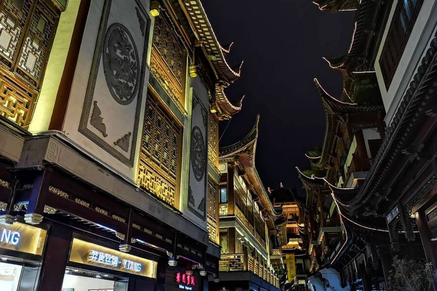 Shanghai: Yu Garden and City God Temple Walking Tour - Pace, timing, and what to wear for a rain-or-shine walk