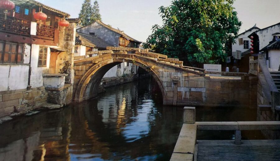 Su Zhou and Zhou Zhuang Water Village Day Tour - Price and value: what $240 buys you for a dual-city day