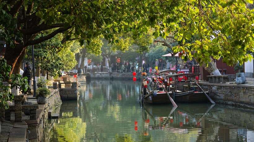 Water Town Zhujiajiao Shanghai: Boat Ride,Sights,Bites&Sips - North Street (北大街): lunch energy and market browsing time