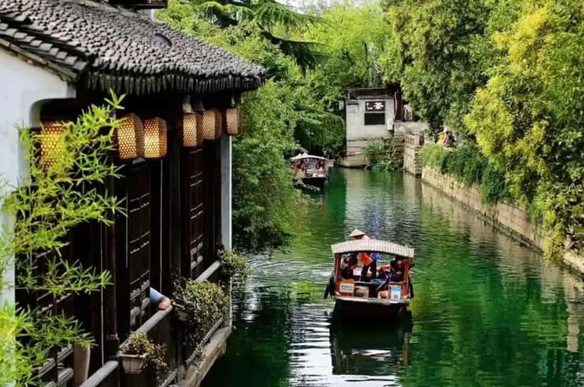 Yu Garden, Old Street, Bund & Zhujiajiao Water Town Bus Tour - Yu Garden: A 400-Year-Old Imperial Garden You Can Actually Enjoy