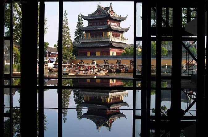 Zhujiajiao Private Day Tour and Shanghai Acrobatic Show - The included meal: how dinner fits the show, not ruins it