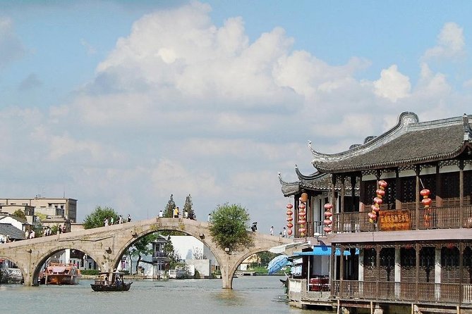 Zhujiajiao Water Town Private Tour with Local Farm Visit and Fruit Picking - Lunch at an authentic restaurant: included and flexible